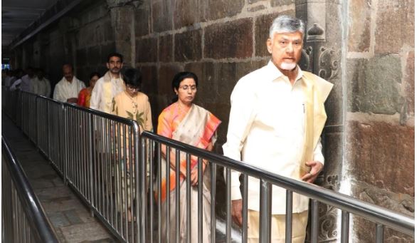 సామాన్య భక్తుడిలా శ్రీవారి సేవలో సీఎం చంద్రబాబు